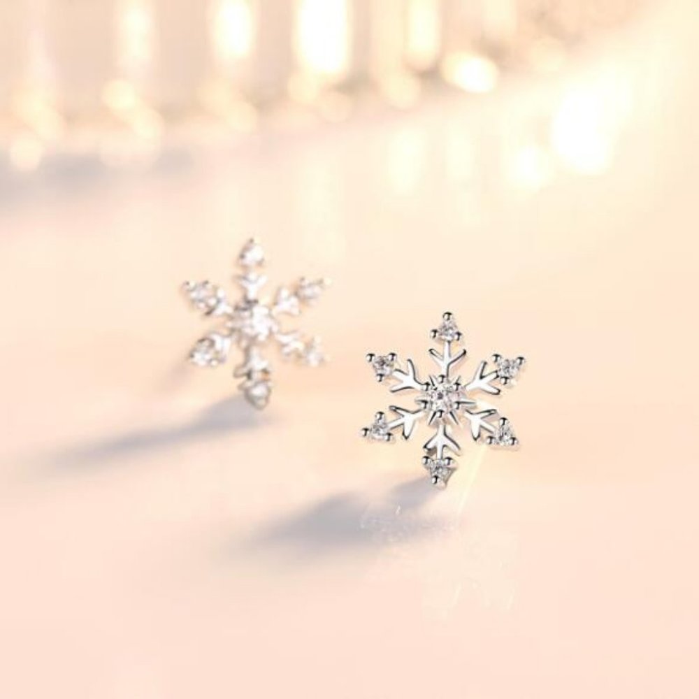 NEW 925 Sterling Silver Diamond Snowflake Earrings - Picture 5 of 7